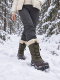 Frida Gefütterte Schneestiefel mit Gummischale Olivgrün - Ansicht schräg vorne getragen
